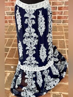 Altard State Arissa Navy Blue and White Embroidered Tulle Side Zip Maxi Skirt M